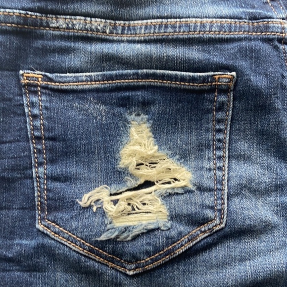 Express Jeans Distressed Short - Picture 5 of 8